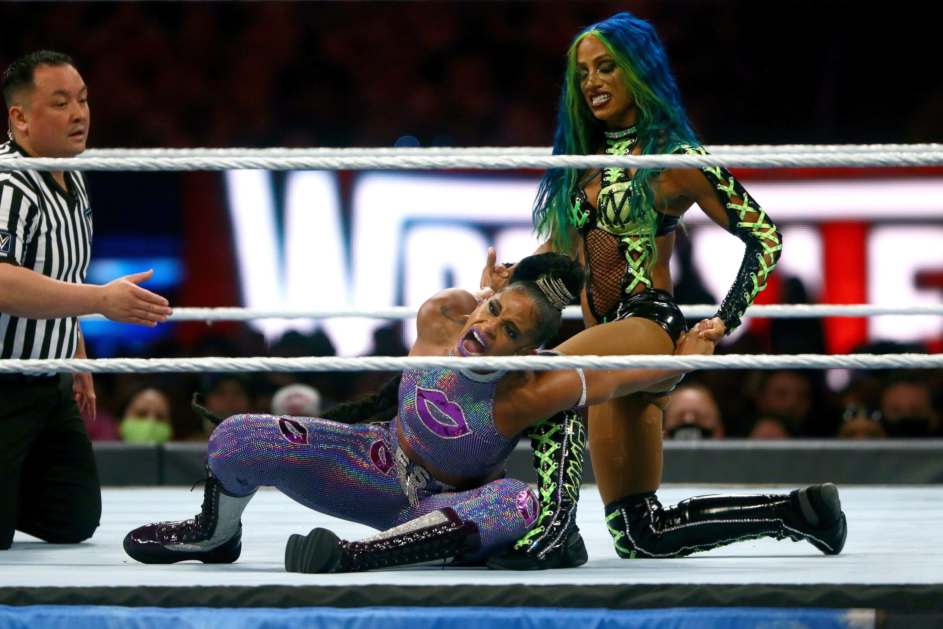 Sasha Banks and Bianca Belair compete during Smack Down Women&#x27;s Championship during Wrestlemania 37