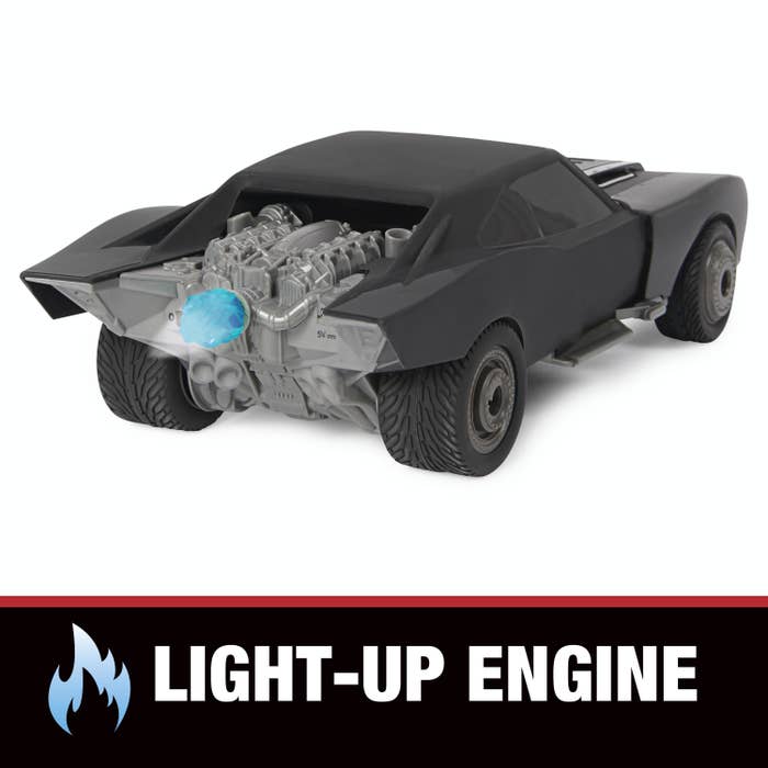 We see the Turbo Boost Batmobile™ RC from the back, with the blue light of the engine lit.