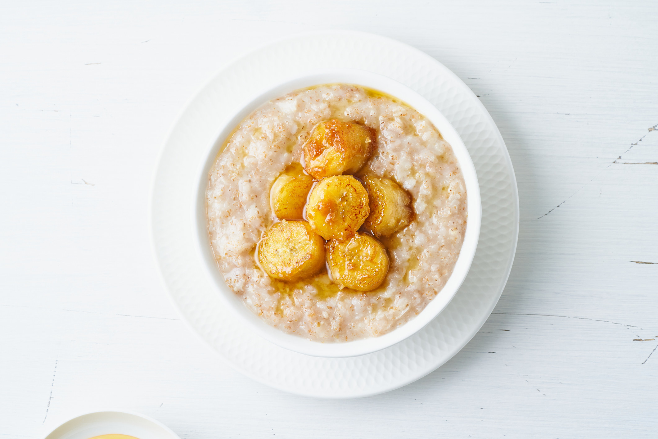 Oatmeal with candied bananas on top