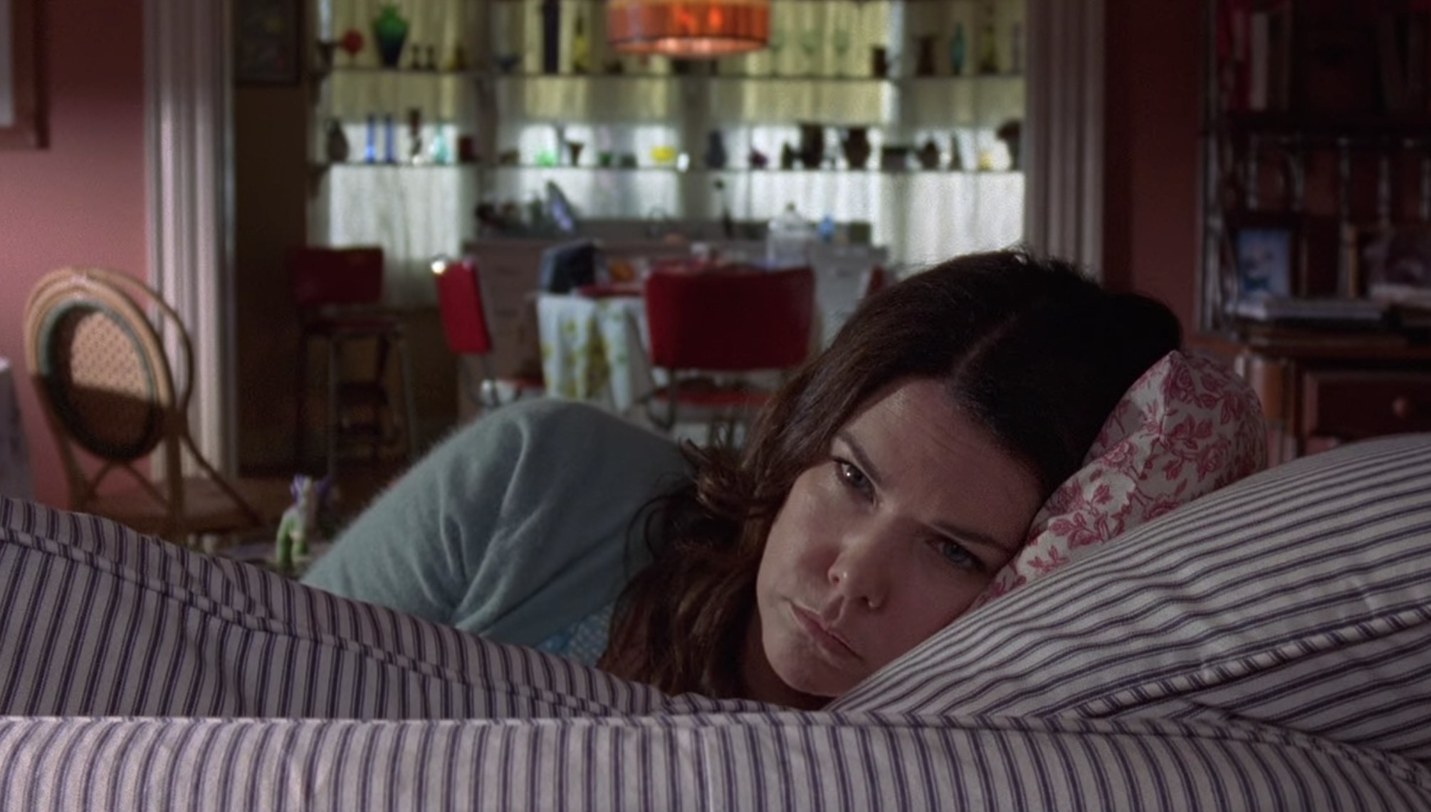 Lorelai lying on Sookie&#x27;s couch