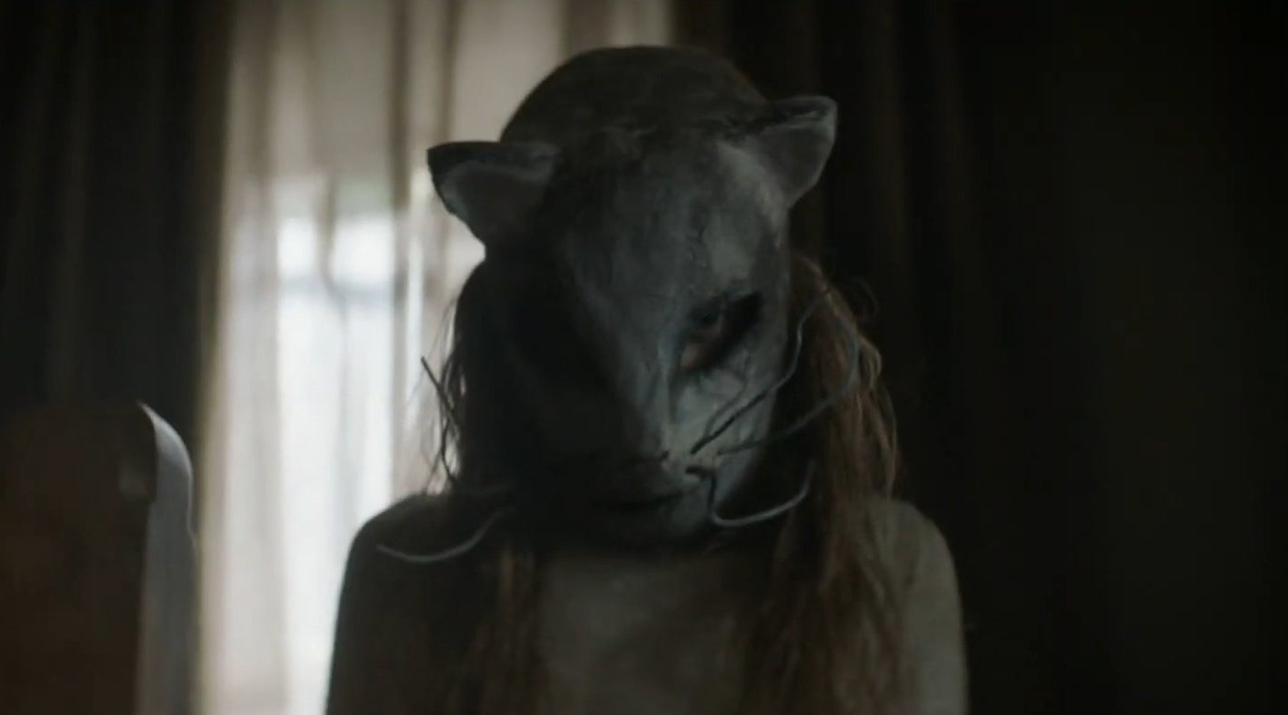 Ellie wearing a cat mask in &quot;Pet Sematary&quot; (2019)