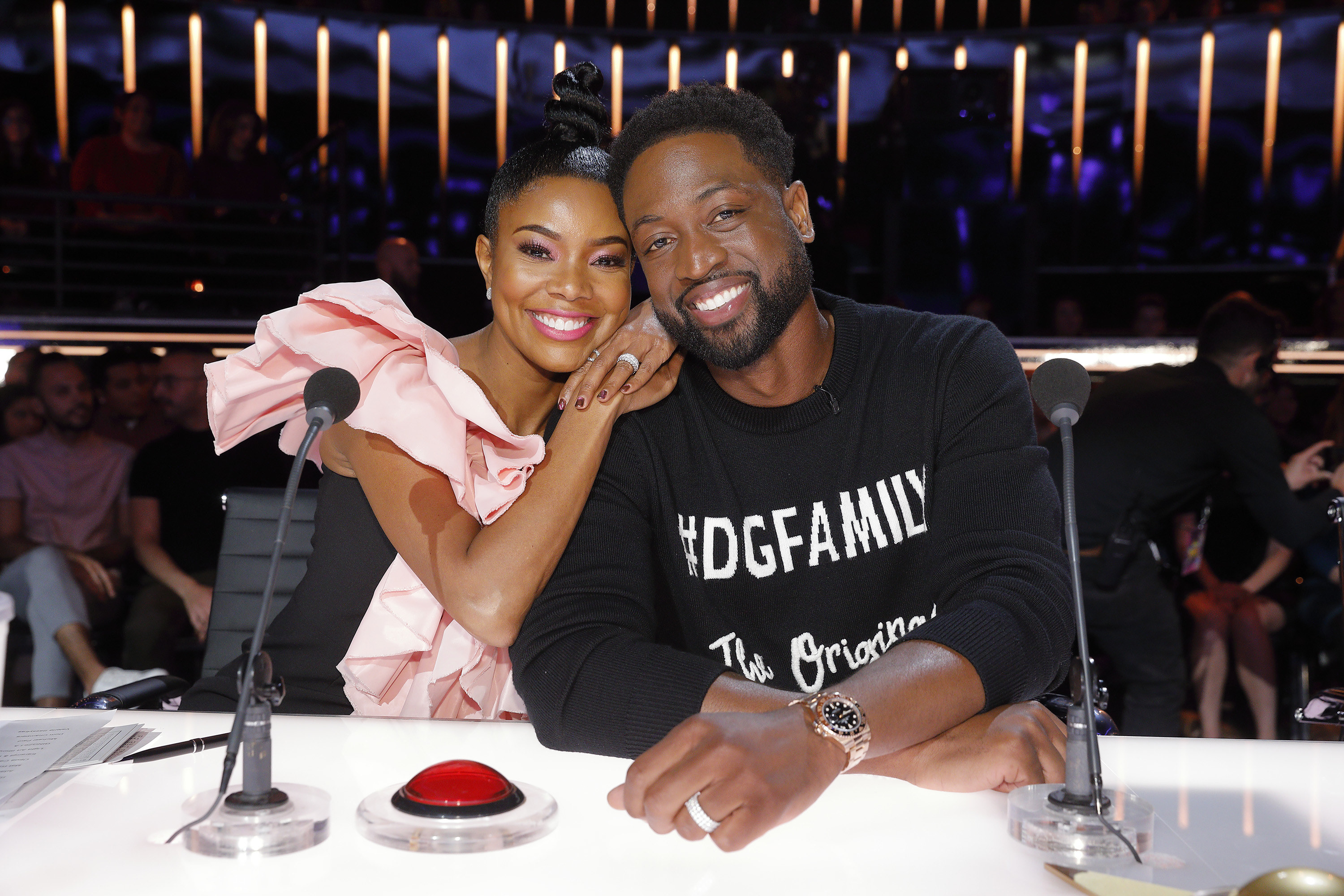 The cute couple smiling for a photo as Gabrielle leans on Dwyane&#x27;s shoulder