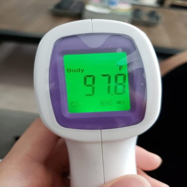 reviewer's picture of the thermometer's screen