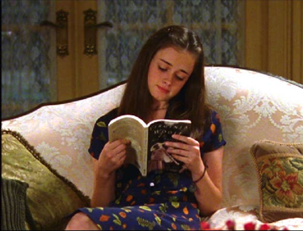 Rory reading on &quot;Gilmore Girls&quot;