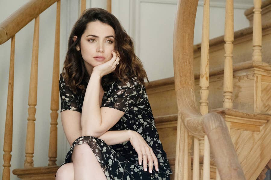 ana de armas black dress deep water Cast Guide vacation style Marigold T shirt mini Size:31/32