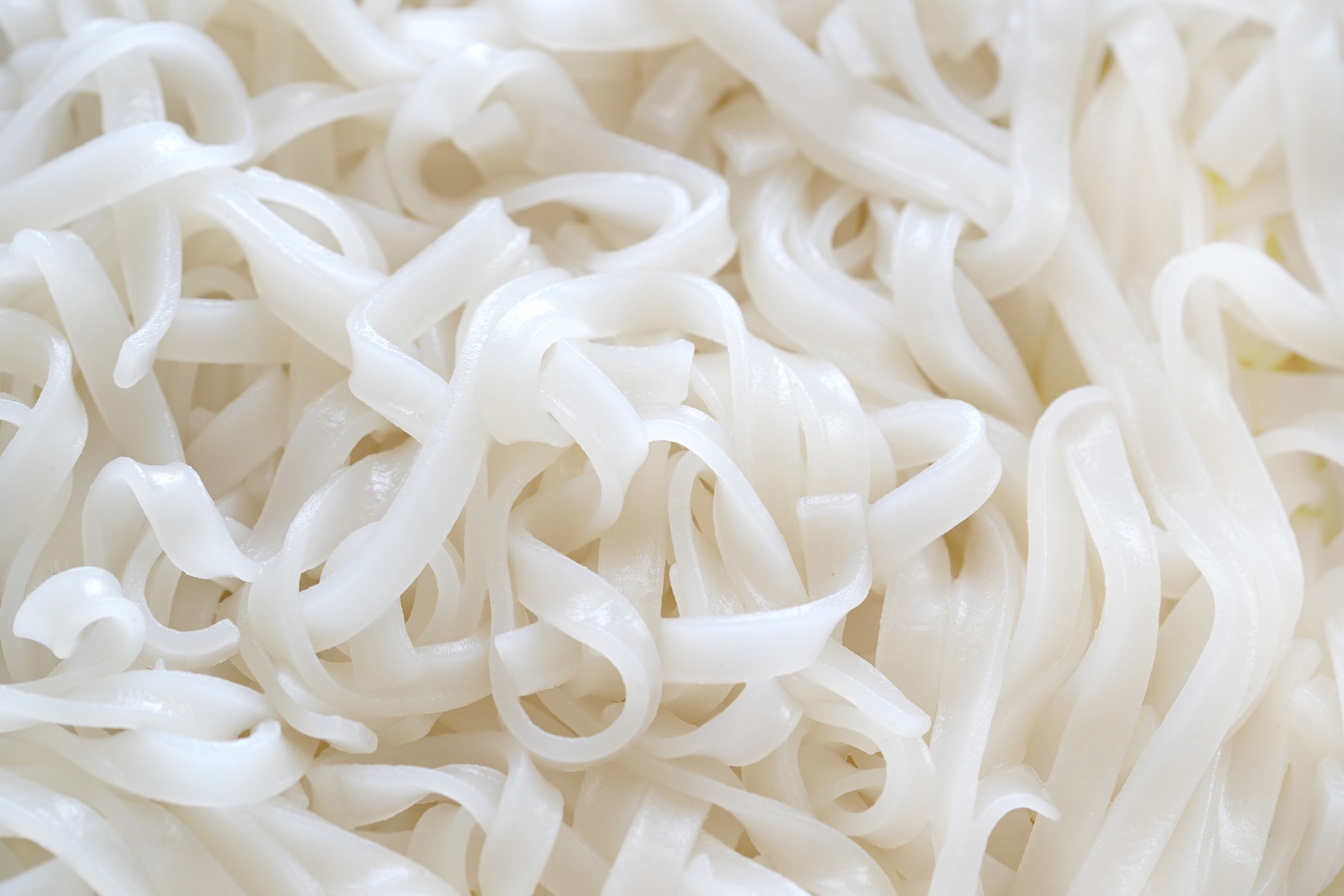 Cooked rice noodles