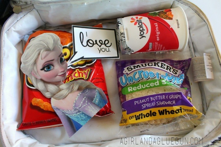 Blogger&#x27;s photo of a cutout of Elsa saying &quot;I Love You&quot; in their child&#x27;s lunchbox