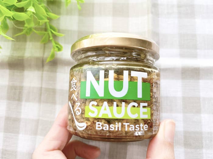 KALDI(カルディ)のおすすめの調味料「食べるナッツソース(バジル味)」