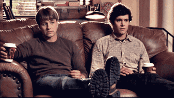 Ryan and Seth shrugging on &quot;The O.C.&quot;