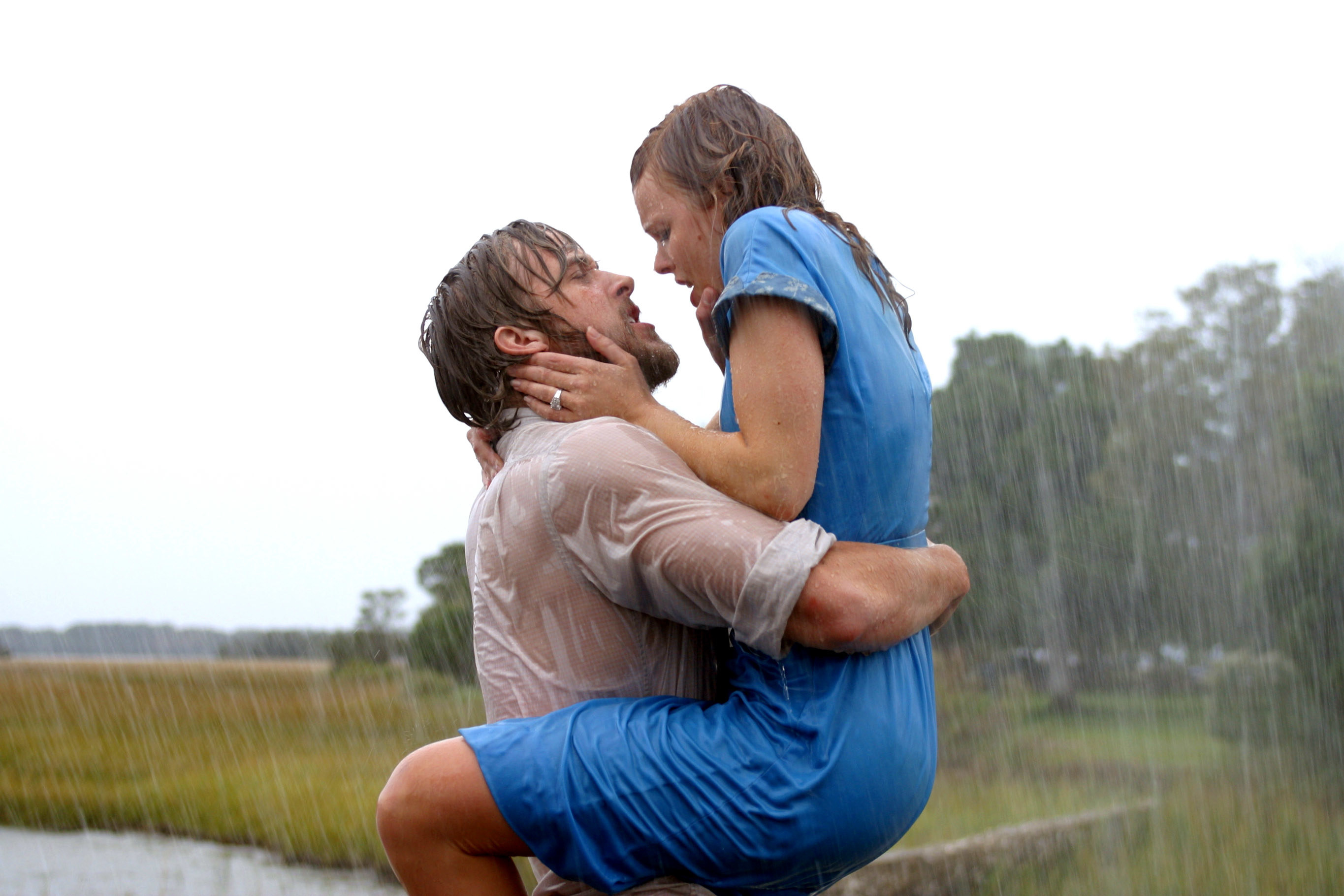 Noah and Allie about to kiss in the rain