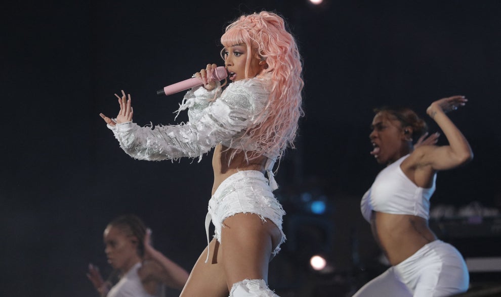 Professor, students reevaluate burnout after Doja Cat quits music - The  Daily Illini