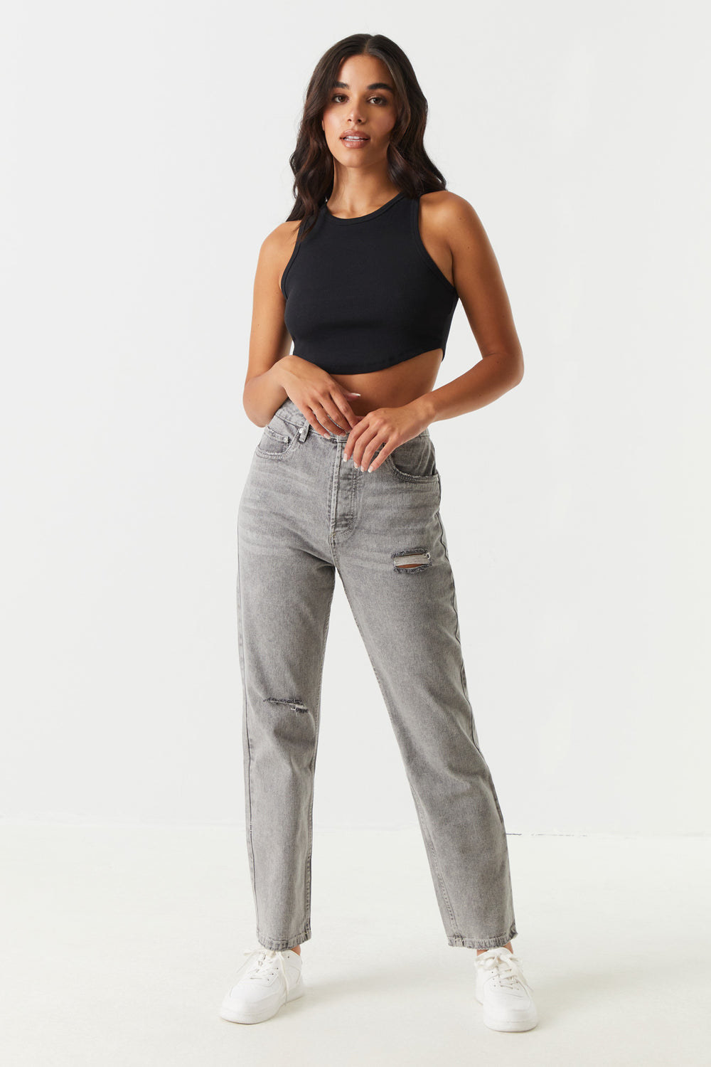 model wearing grey jeans