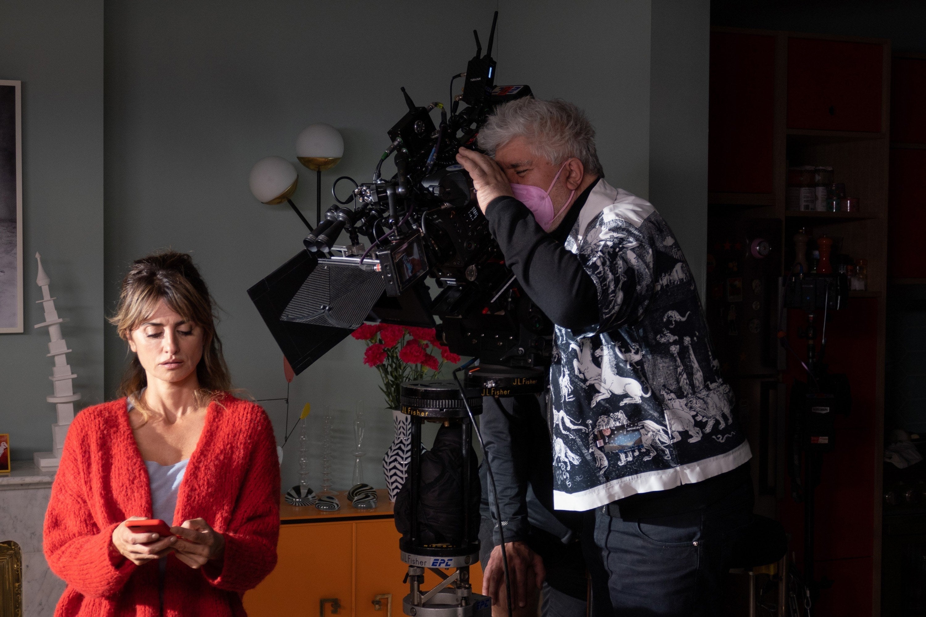 Penelope Cruz and director Pedro Almodovar on set