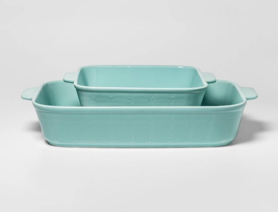 Two different sizes aqua baking dishes