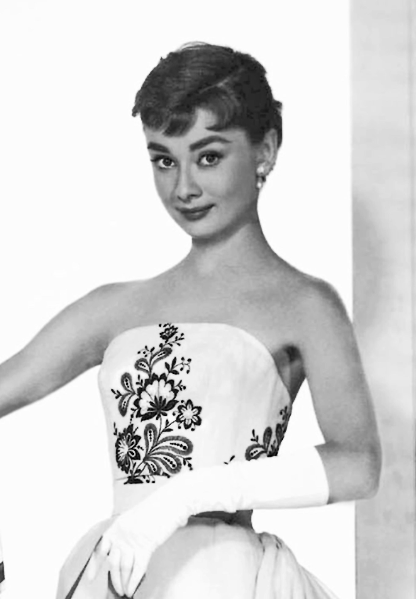 ウクライナ支援の表明も アカデミー賞授賞式 セレブたちの衣装のこだわりに注目