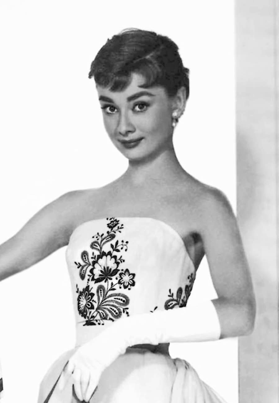 ウクライナ支援の表明も アカデミー賞授賞式 セレブたちの衣装のこだわりに注目 ウクライナ支援の表明も アカデミー賞授賞式 セレブたちの衣装のこだわりに注目