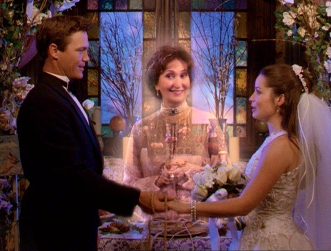 Bryan Krause as Leo and Holly Marie Combs as Piper getting married in Charmed