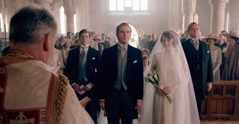 Dan Stevens as Matthew Crawley and Michelle Dockery as Mary Crawley getting married in Downton Abbey