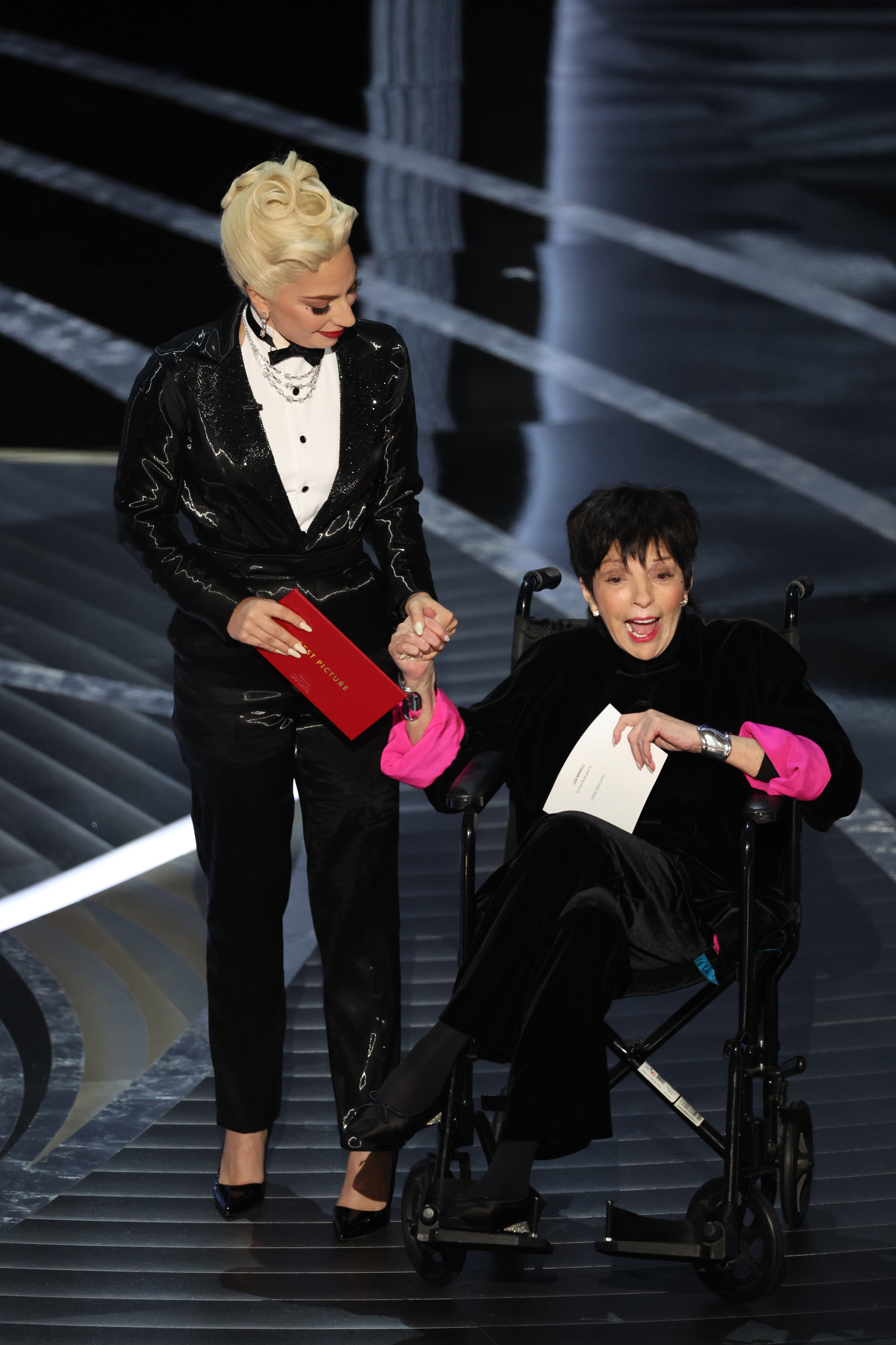 Lady Gaga Is Being Praised For Helping Liza Minnelli During The Oscars