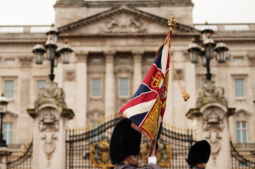 The Queen&#x27;s guard outside Buckingham Palace.