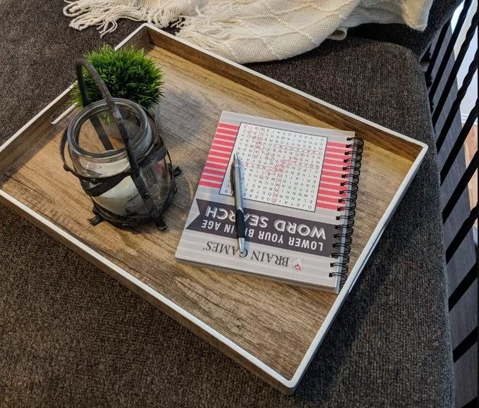 Review photo of the white coffee table tray