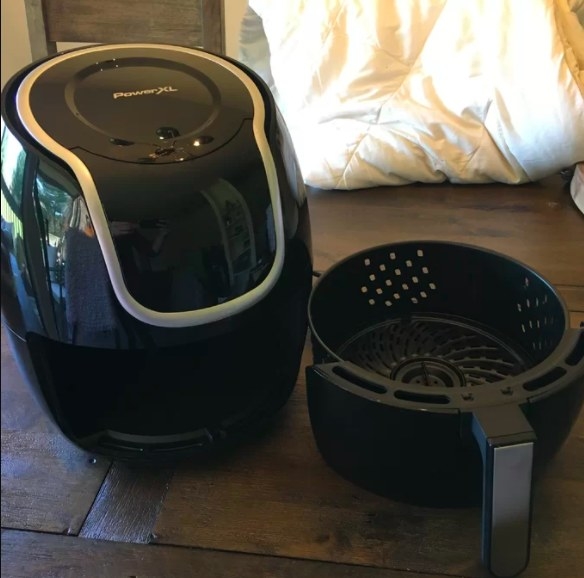Review photo of the black air fryer