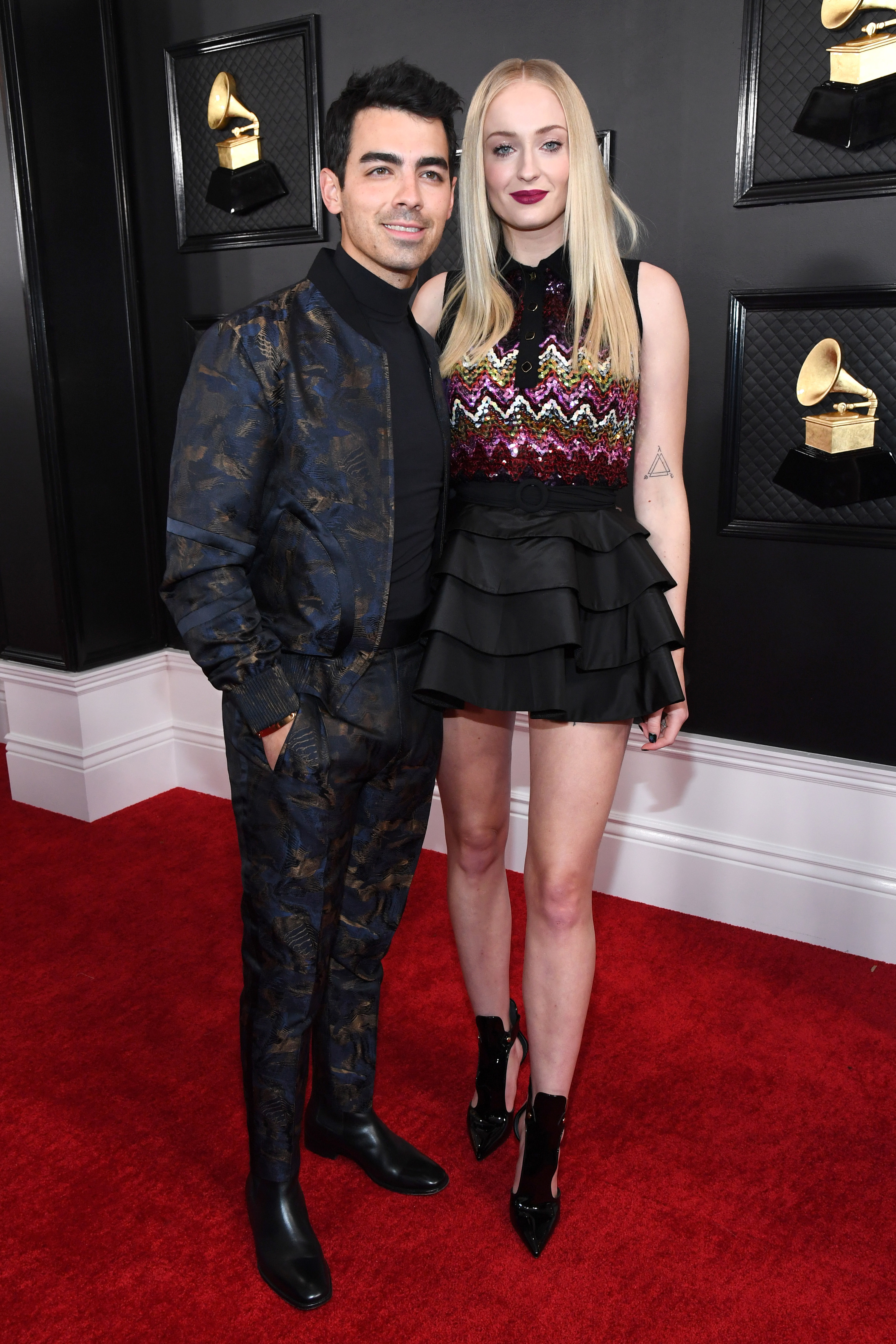 Joe Jonas & Sophie Turner Finally Make First Red Carpet Appearance  Together!: Photo 4157719, Fashion, Joe Jonas, Sophie Turner Photos