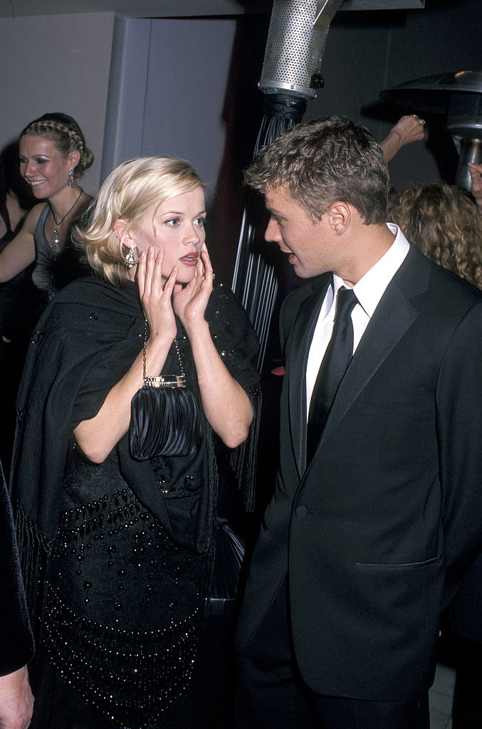 Reese witherspoon and ryan phillippe, and gwyneth paltrow in the background