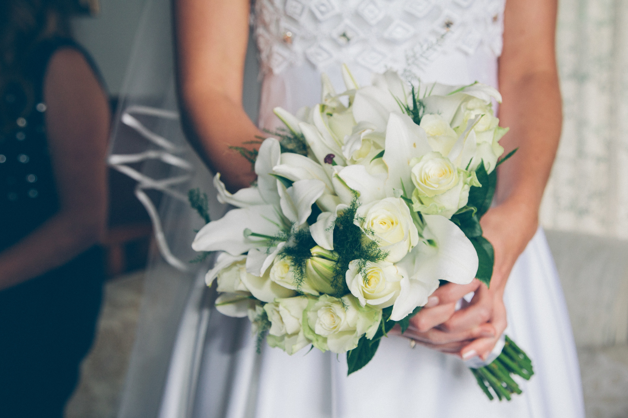 A bride holds her flowers.