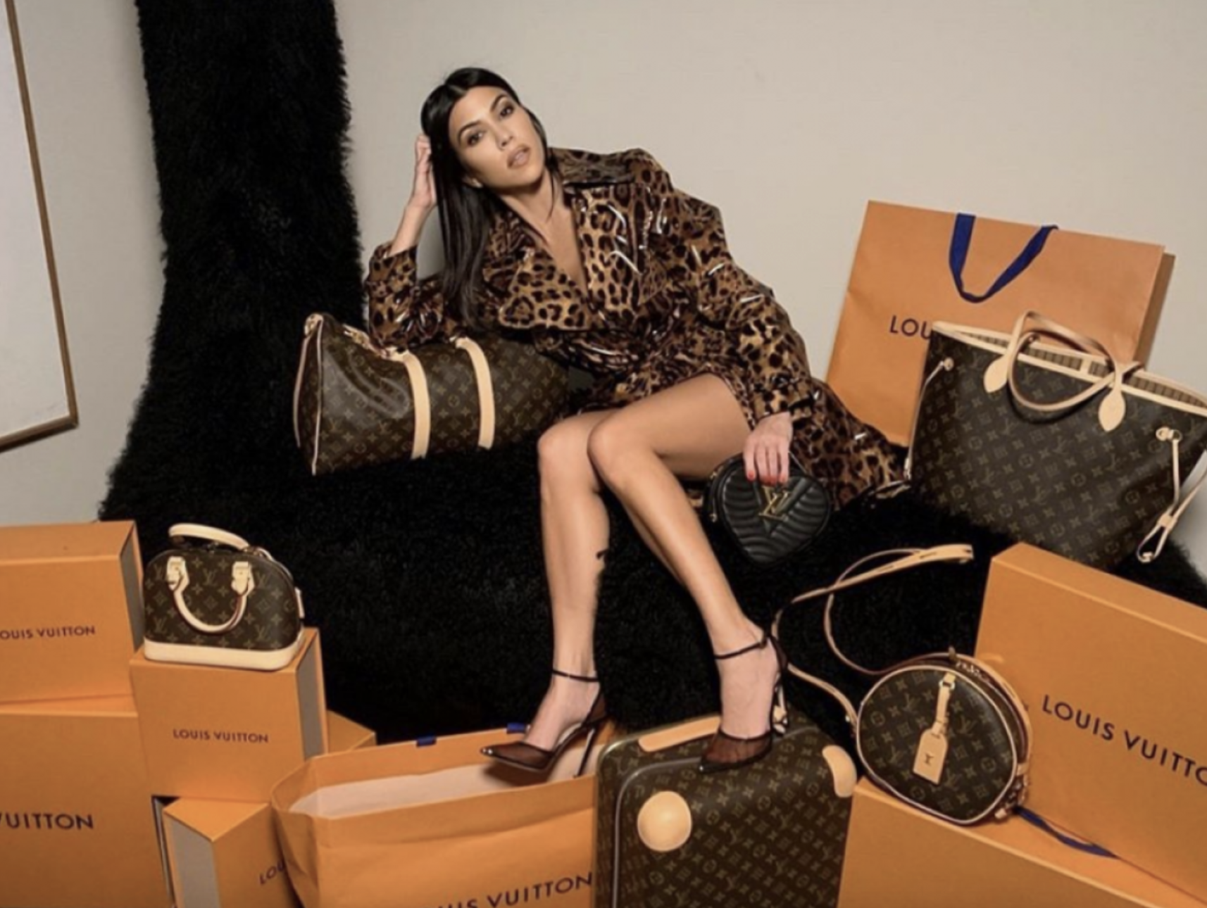 Khloe Kardashian, Scott Disick Louis Vuitton Handbags Contest