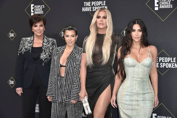 Kris Jenner with the 3 eldest Kardashian sisters at the E! People's Choice Awards