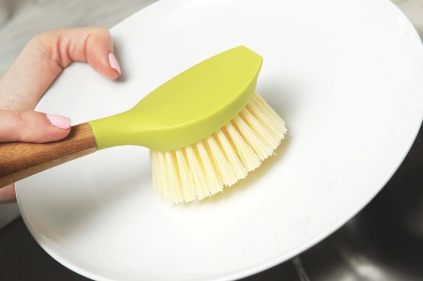 Dishwashing brush