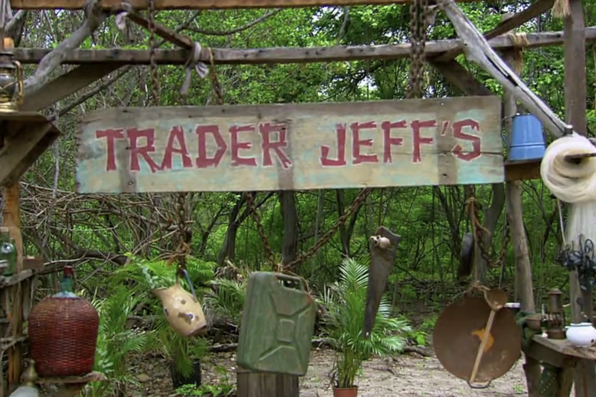 a sign reading &quot;trader jeff&#x27;s&quot;