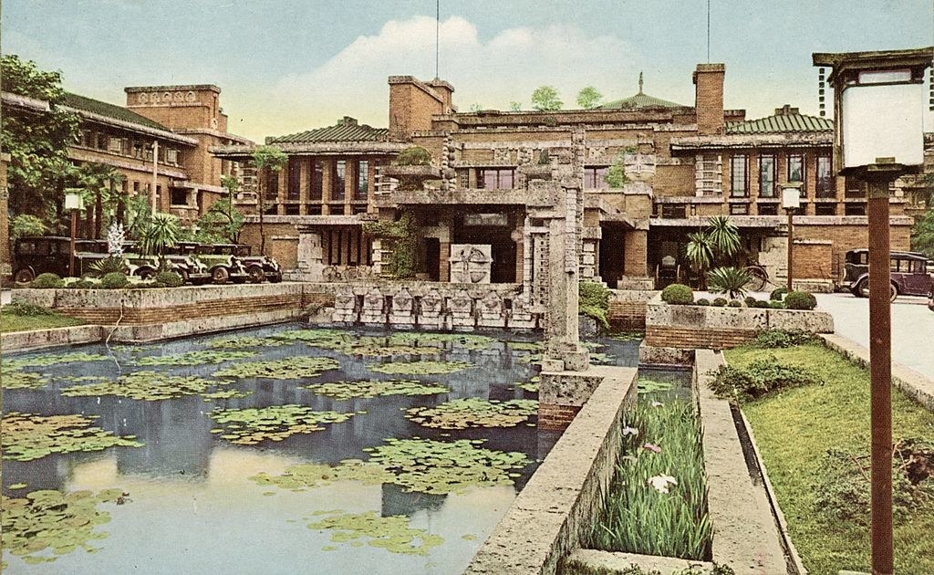 1935 image of a hotel designed by Frank Lloyd Wright