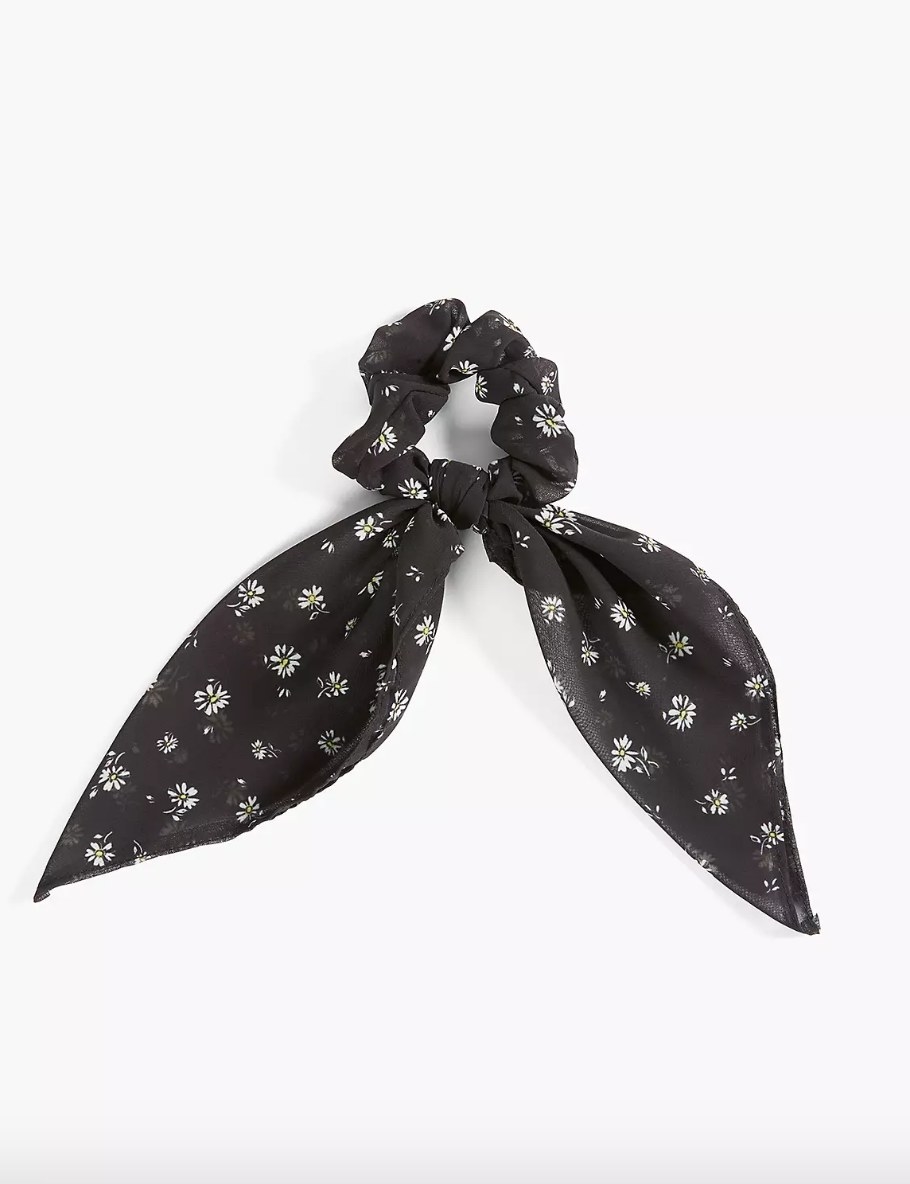 Black tie scrunchie with white daisy print