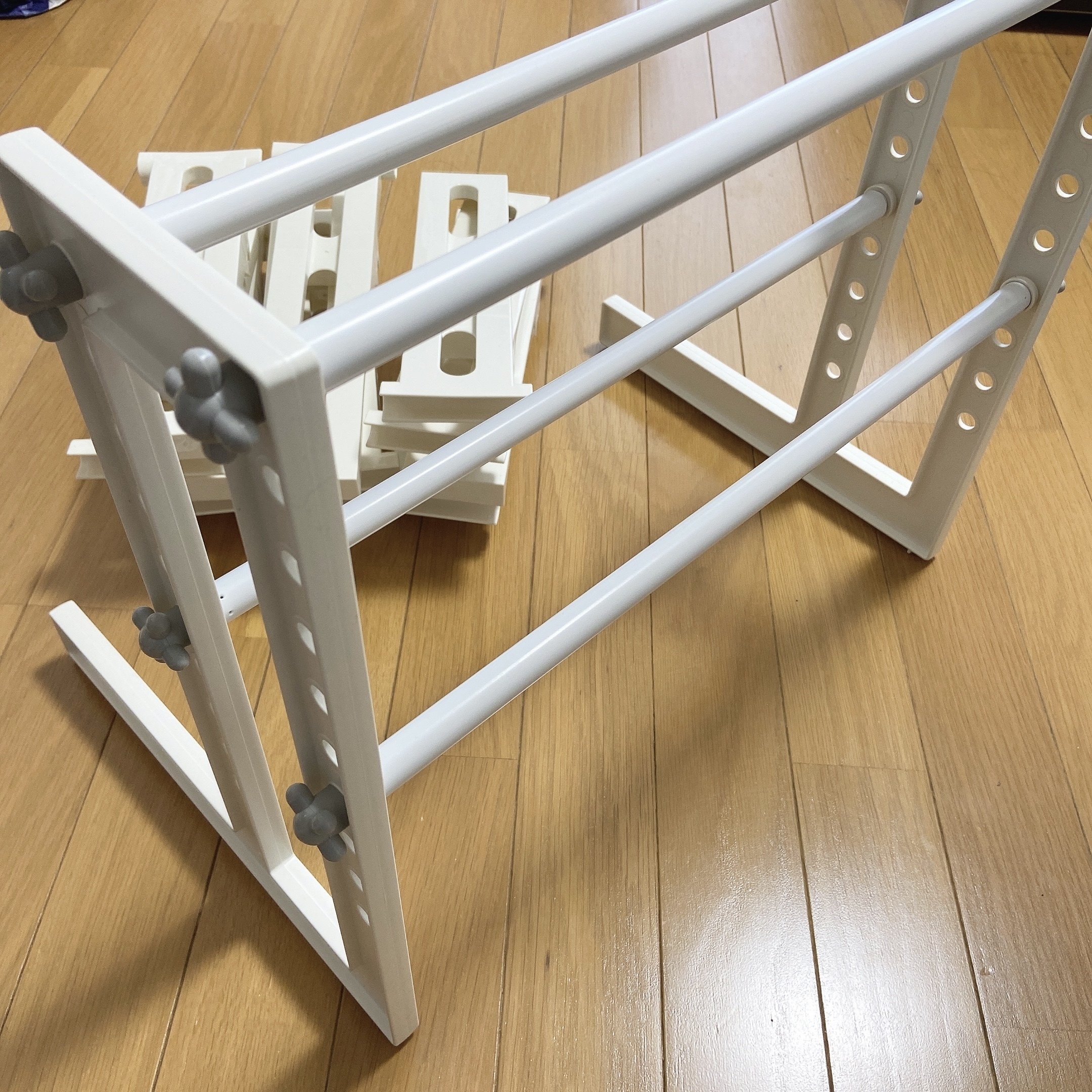 カインズのオススメの便利グッズ「出し入れできる シンク下整理棚」