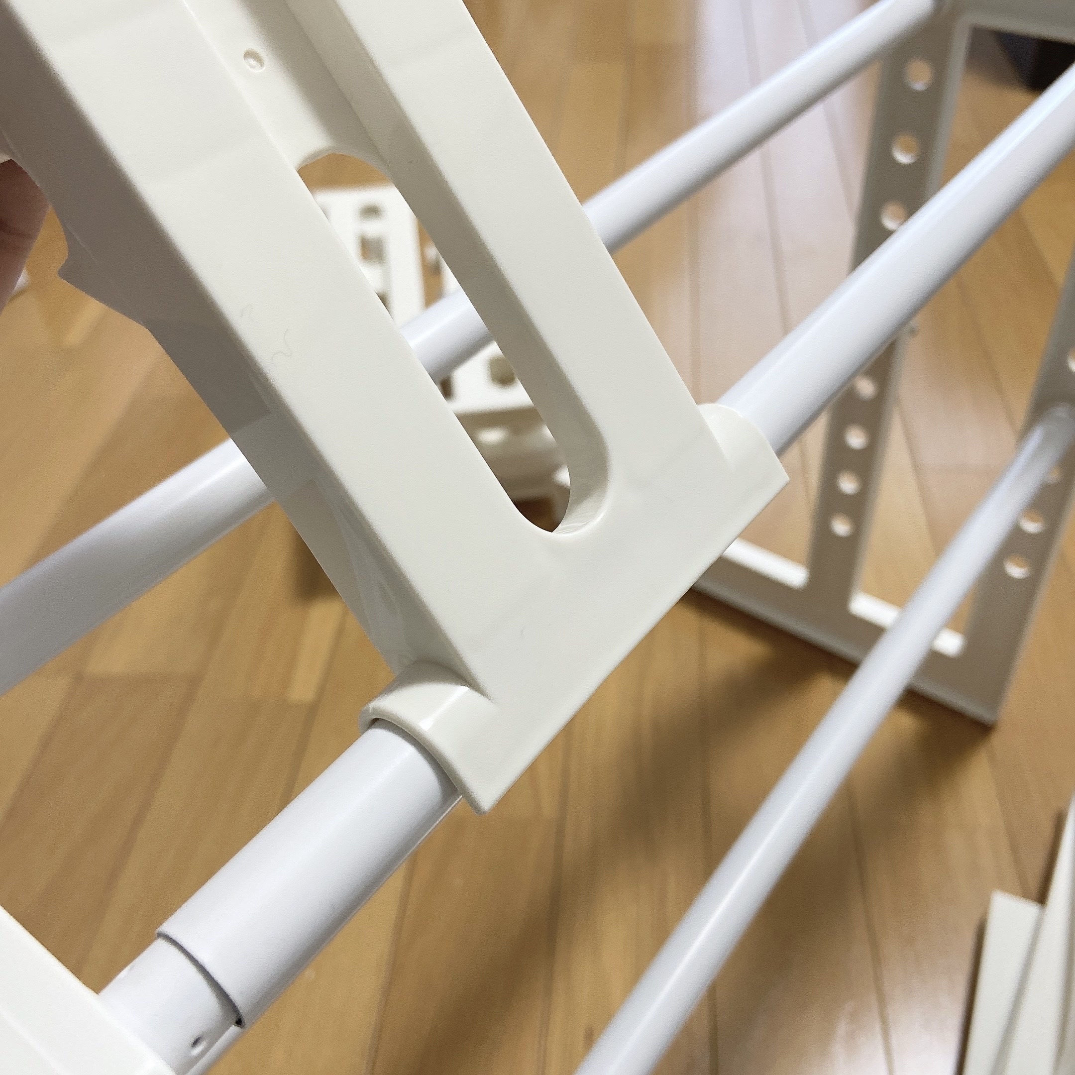 カインズのオススメの便利グッズ「出し入れできる シンク下整理棚」