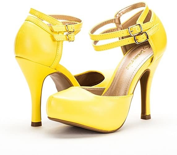 Zapatos de tacón amarillos