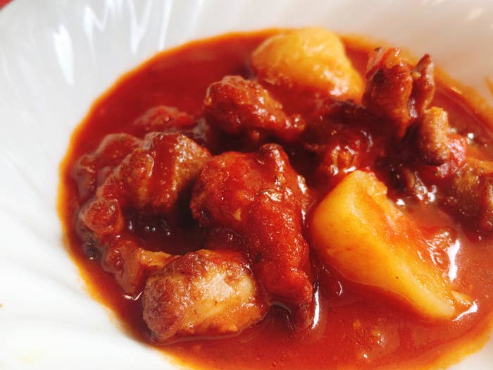 LAWSON（ローソン）のオススメの総菜「鶏肉のガーリックトマト煮」