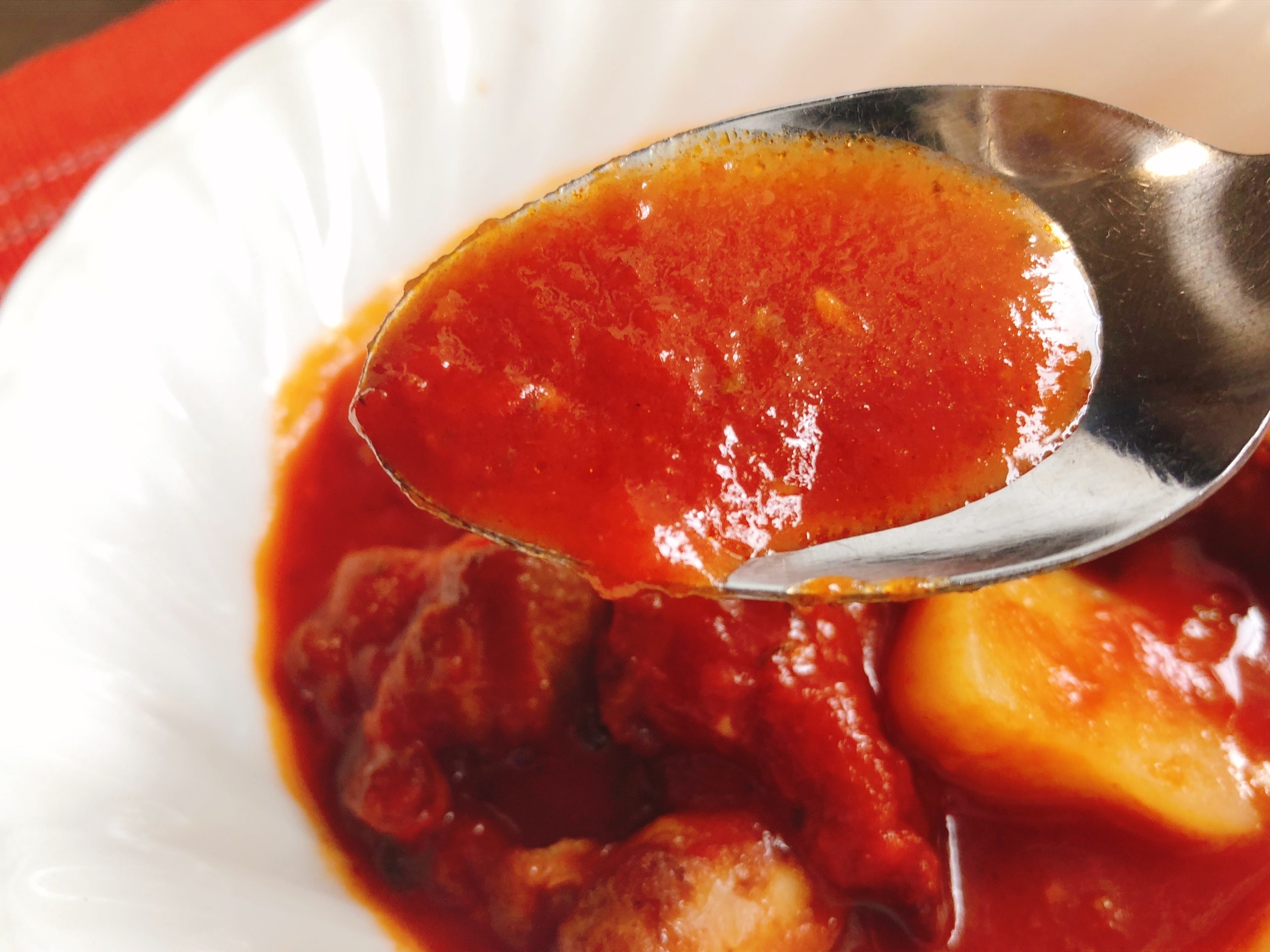 LAWSON（ローソン）のオススメの総菜「鶏肉のガーリックトマト煮」