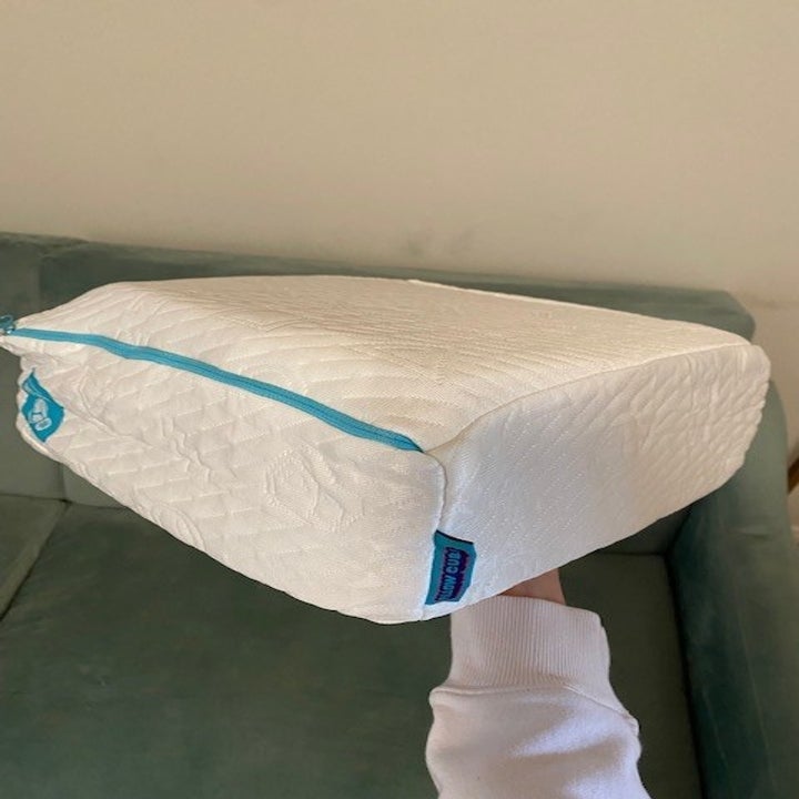 Pillow Cube Review Here’s What It’s Like To Sleep On One