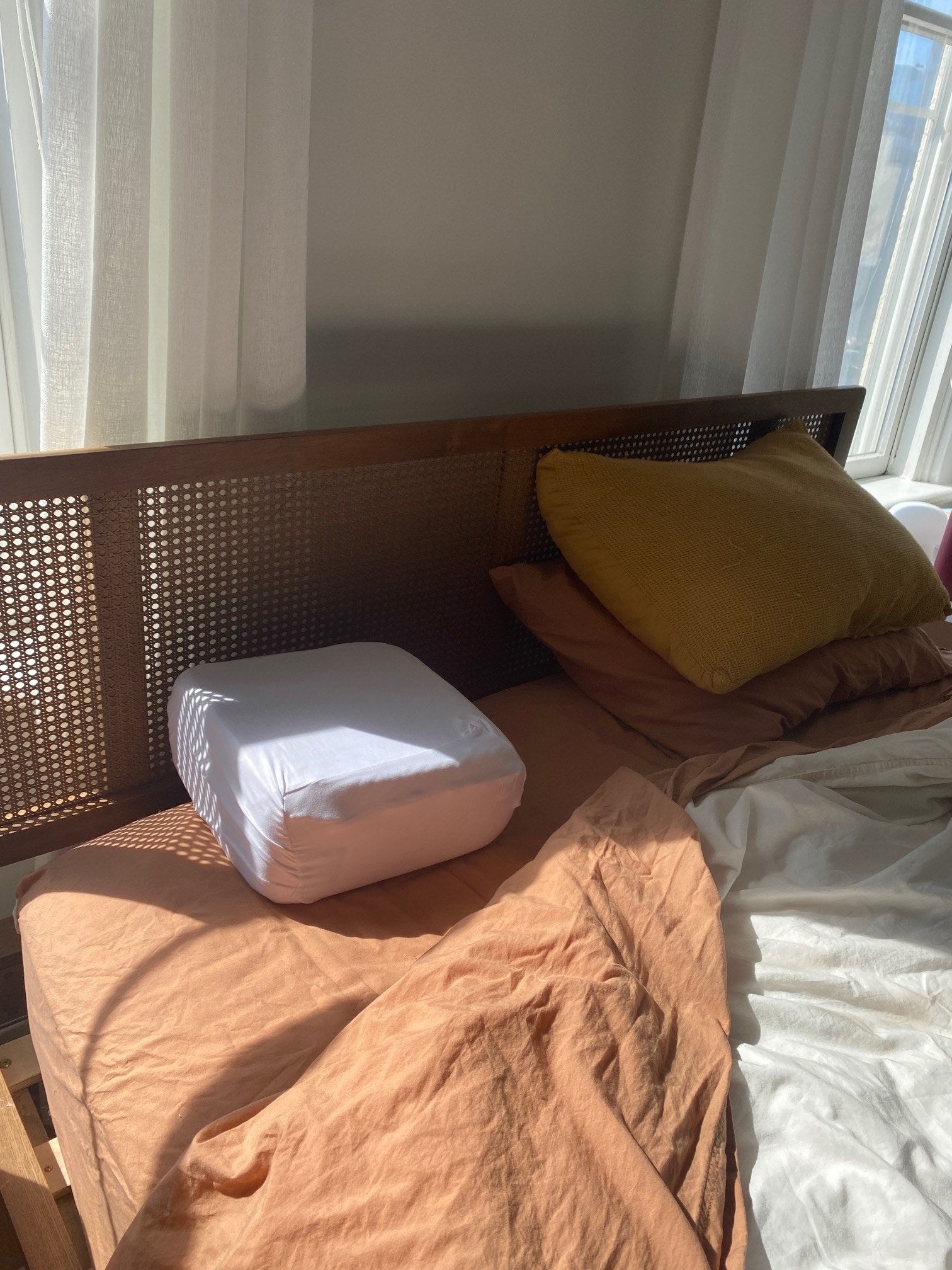 thumbnail interactive-video image 1 of Ice Cube Cooling Pillow For Side Sleepers – Memory Foam, Head & Neck Support 1 of 5