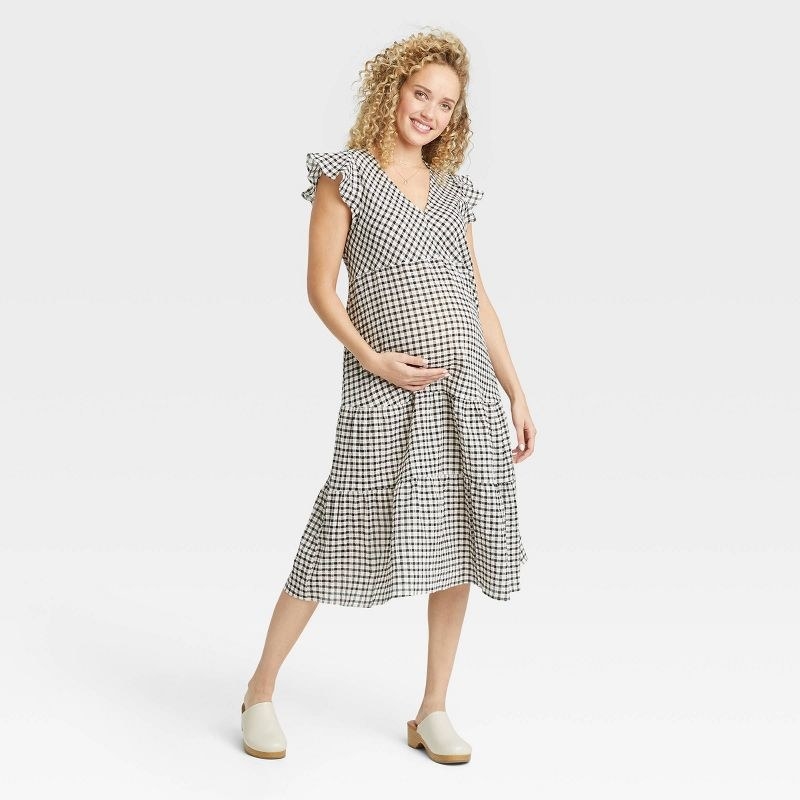 Model in maternity dress