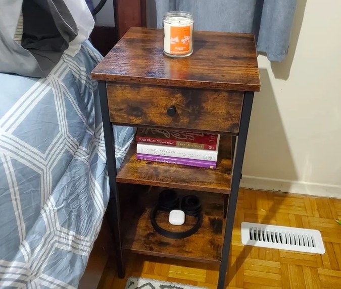Review photo of the nightstand
