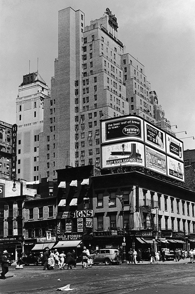 The Dixie Hotel in 1942