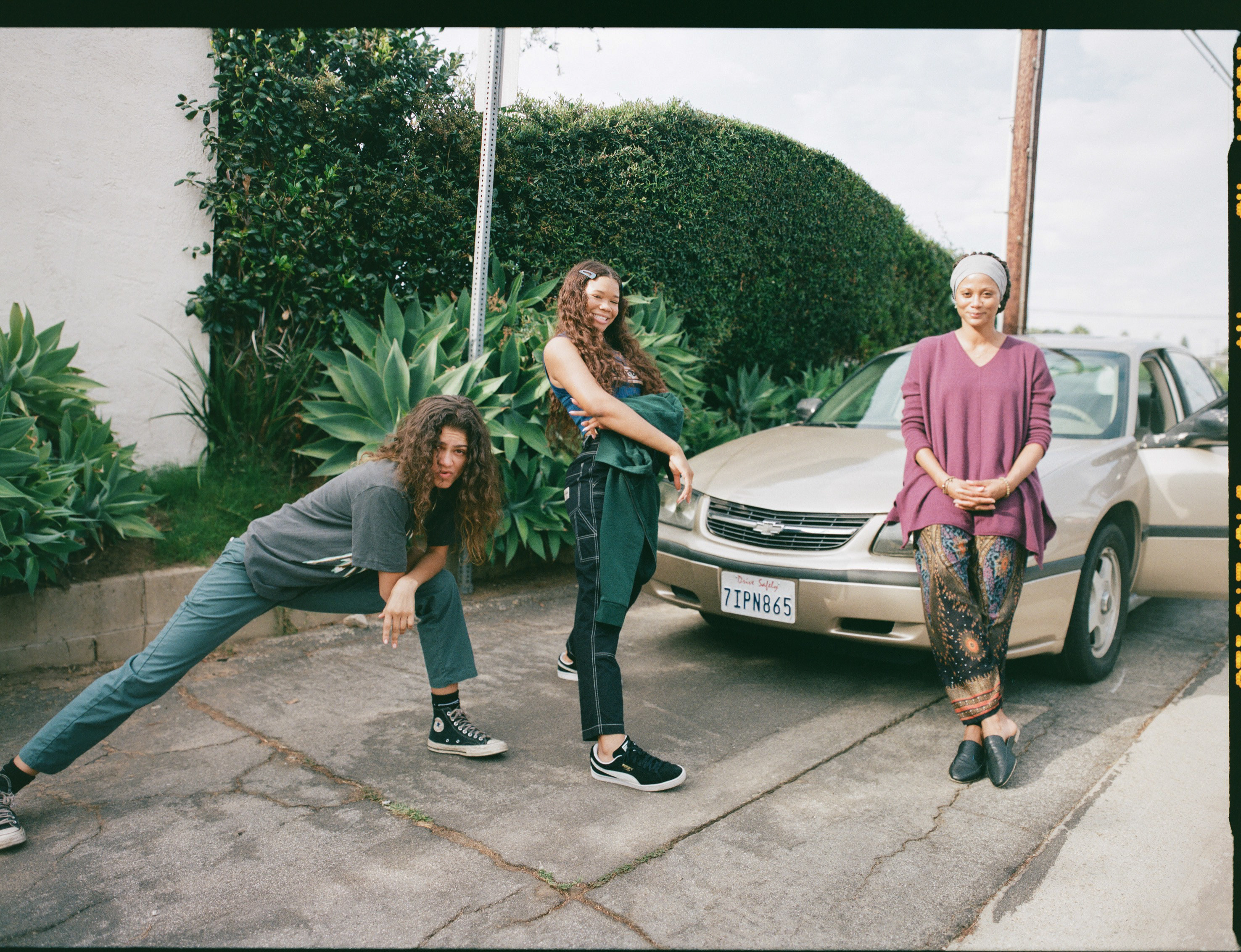 Zendaya, the actresses who play her sister, and their mom in front of their car on set