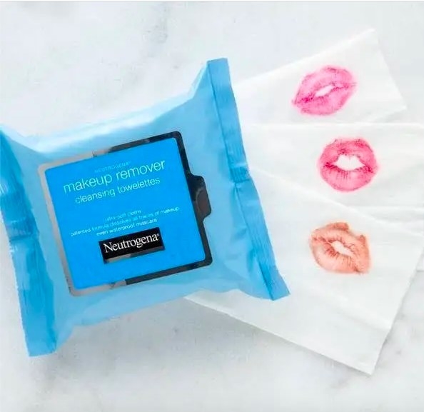 The pack of Neutrogena makeup-removing wipes