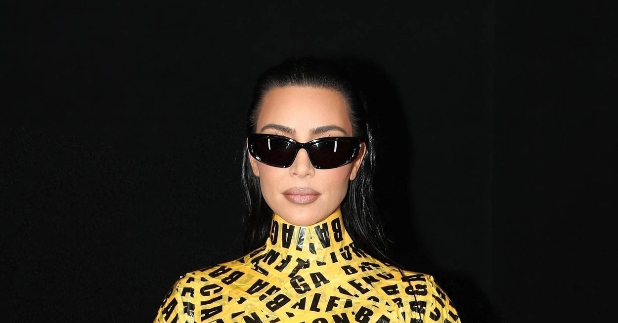 Vestido con cinta de precaución Balenciaga de Kim Kardashian