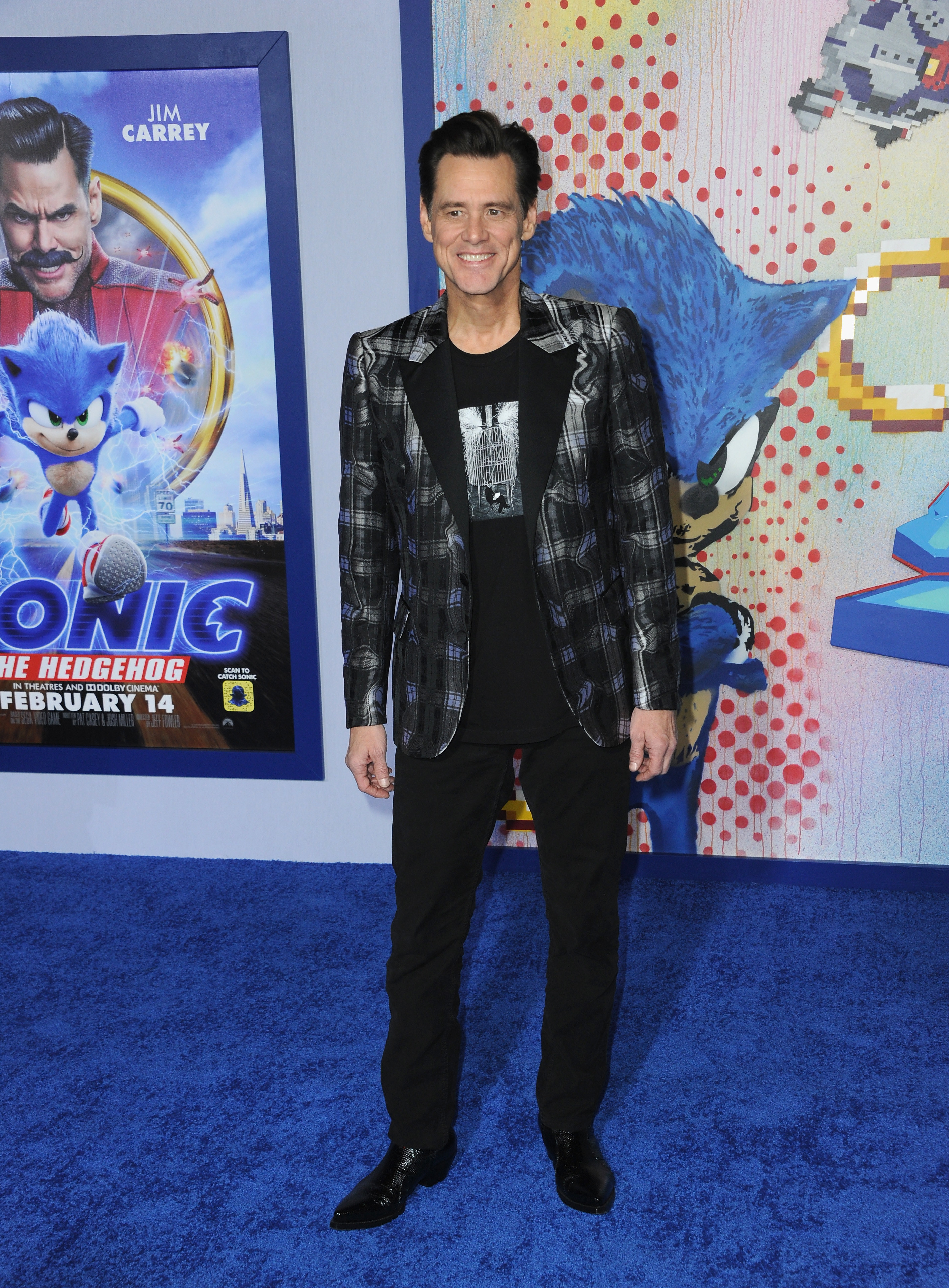 Jim Carrey wearing a plain blazer and t-shirt at the premiere for Sonic the Hedgehog