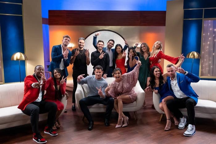 The cast of season 2 posing with hosts Nick and Vanessa Lachey at the reunion